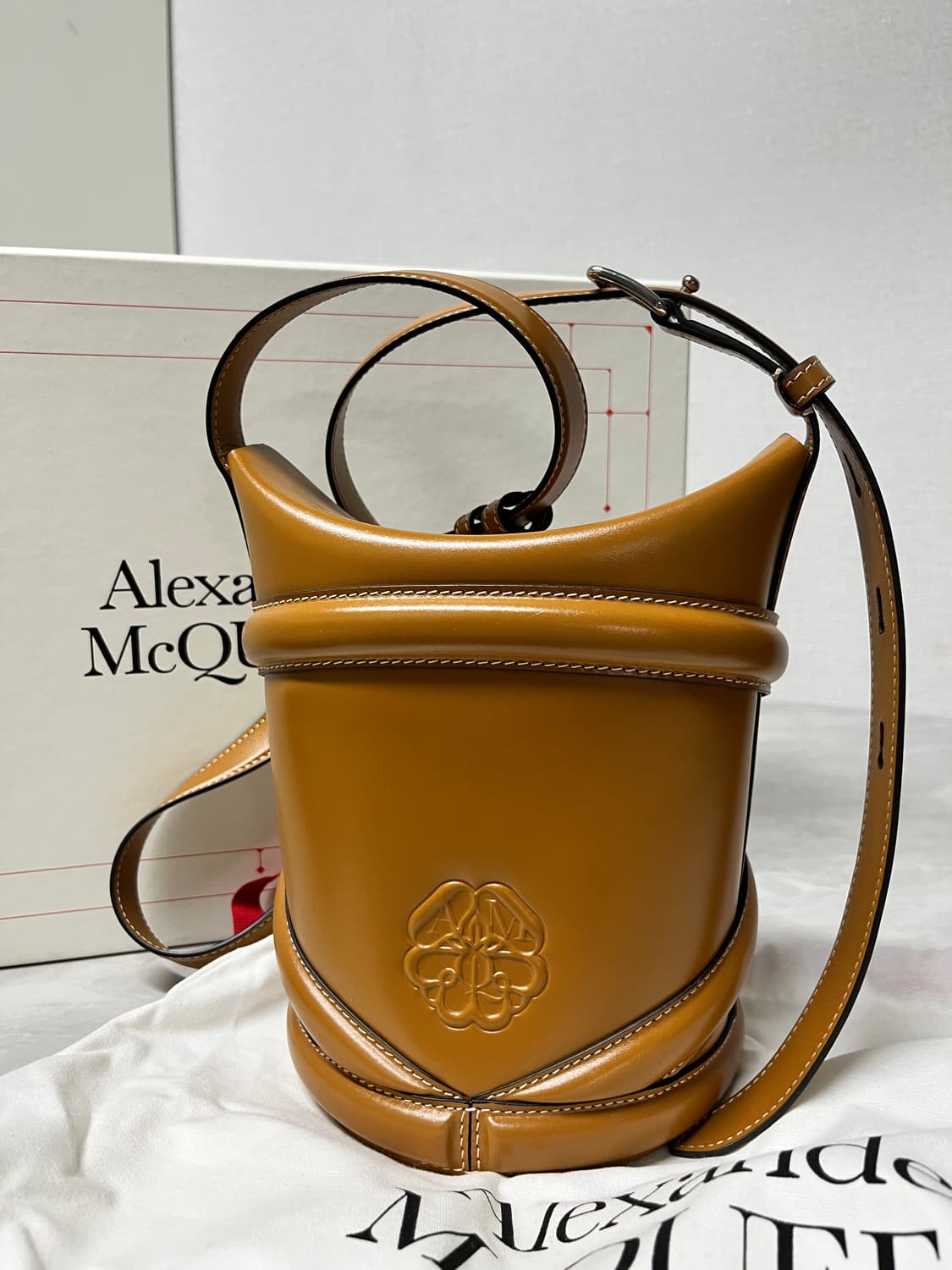 알렉산더 맥퀸 커브백 브라운 새상품급 상품이미지2