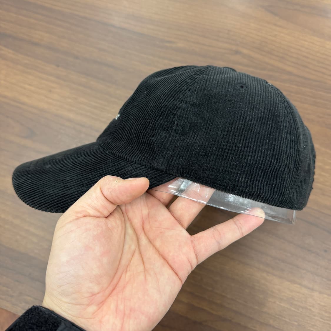 FREE 엄브로 블랙 코듀로이 캡 상품이미지2