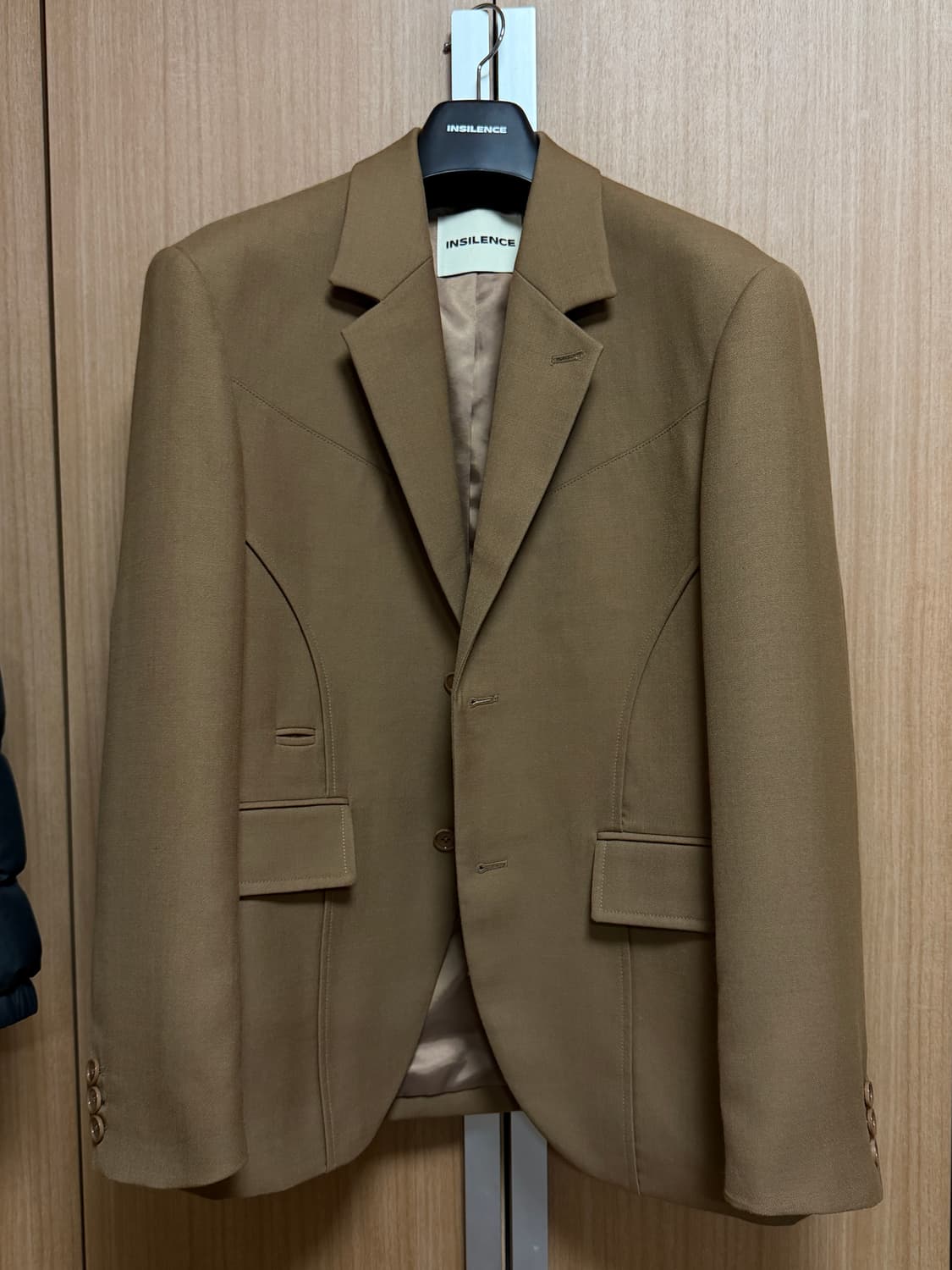 인사일런스 커브드 라인 울 블레이저 모카 M 상품이미지1