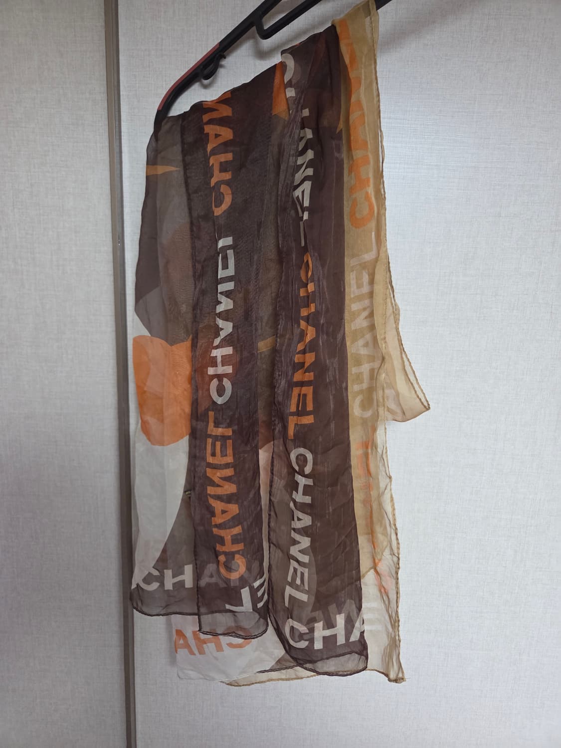 샤넬 로고 프린트 롱실크 스카프 머플러 상품이미지4