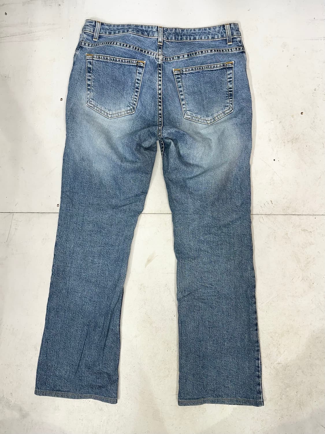 갭 부츠컷 플레어진 연청 데님 팬츠  상품이미지5