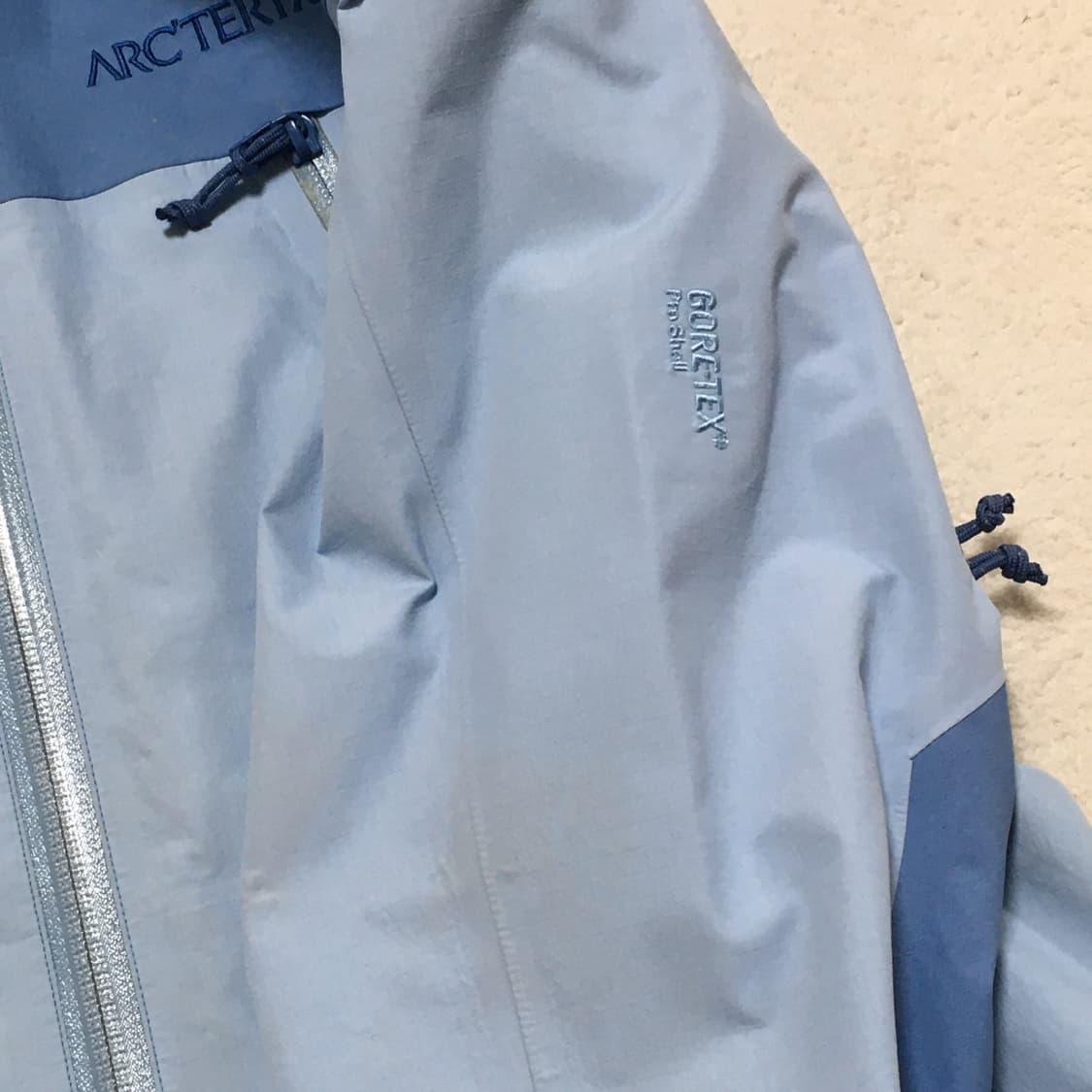 아크테릭스 파스텔 스카이블루 배색 베타 ar beta ar 바람막이 상품이미지3