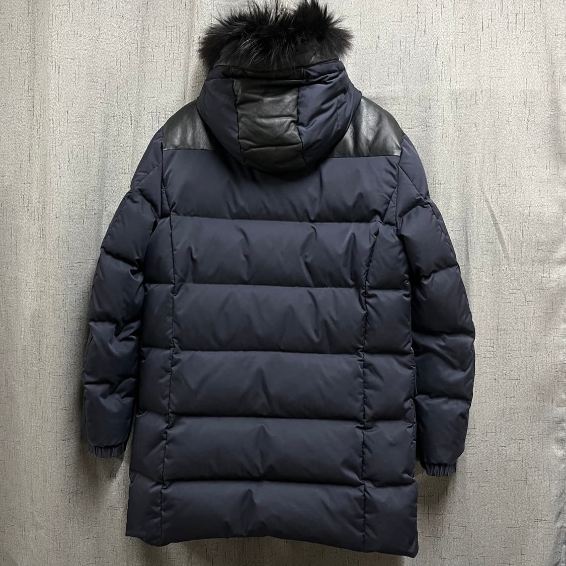 [L남성] 시스템옴므 구스다운 양가죽 배색 라쿤퍼 패딩 상품이미지4