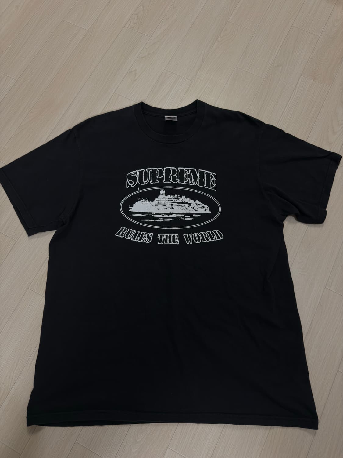 슈프림 x 코르테이즈 룰즈 더 월드 티셔츠 블랙 - 23FW XL 상품이미지1