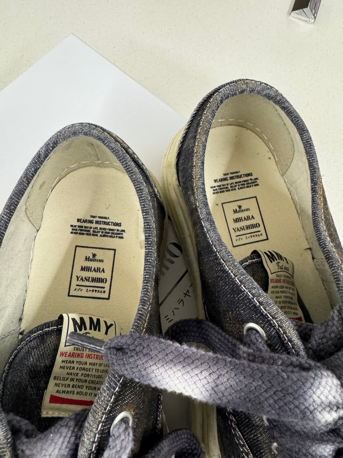 메종 미하라 야스히로 베이커 OG 솔 워시드 데님 로우탑 스니커즈 블랙 상품이미지2