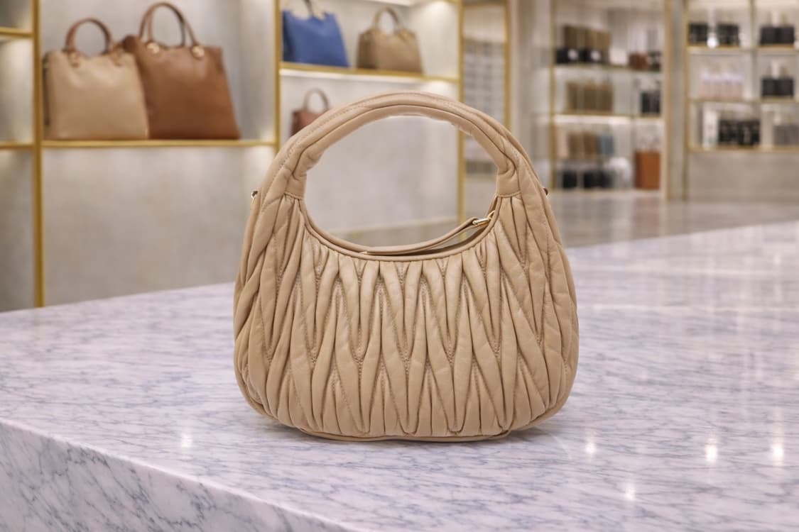 [A급] 미우미우 완더 마테라쎄 나파 레더 호보백 미니 판매합니다!!! 상품이미지2