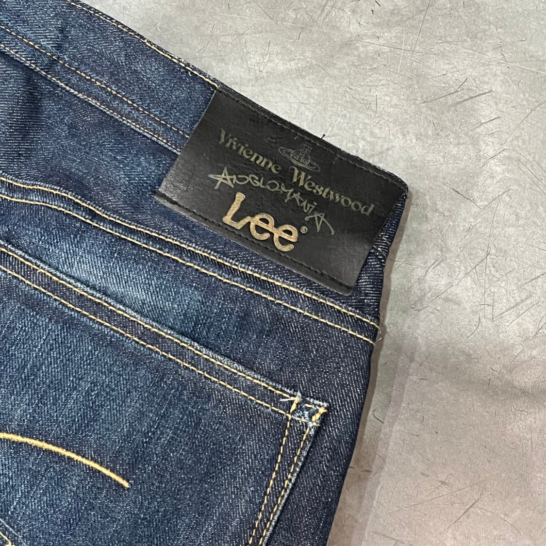  비비안 웨스트우드 x Lee 워싱 데님 팬츠 y14496 상품이미지6