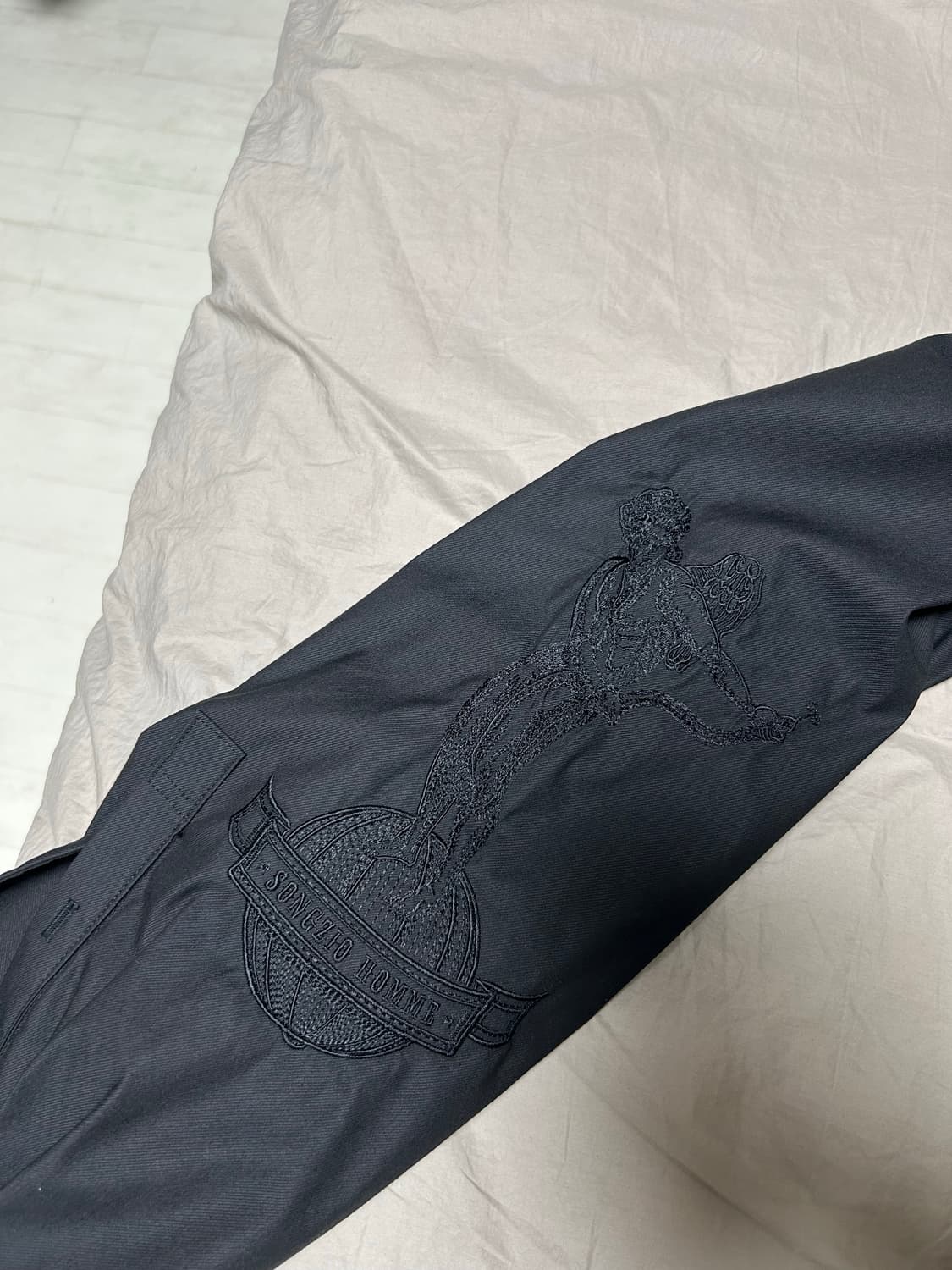 송지오옴므 블랙 자수 셔츠 105 상품이미지3