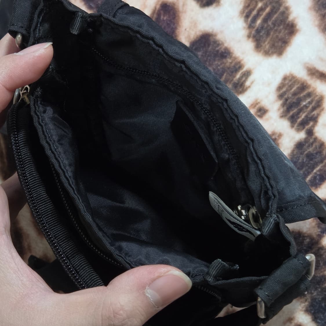 컬럼비아 코프코어 멀티포켓 테크 미니 크로스백 상품이미지7