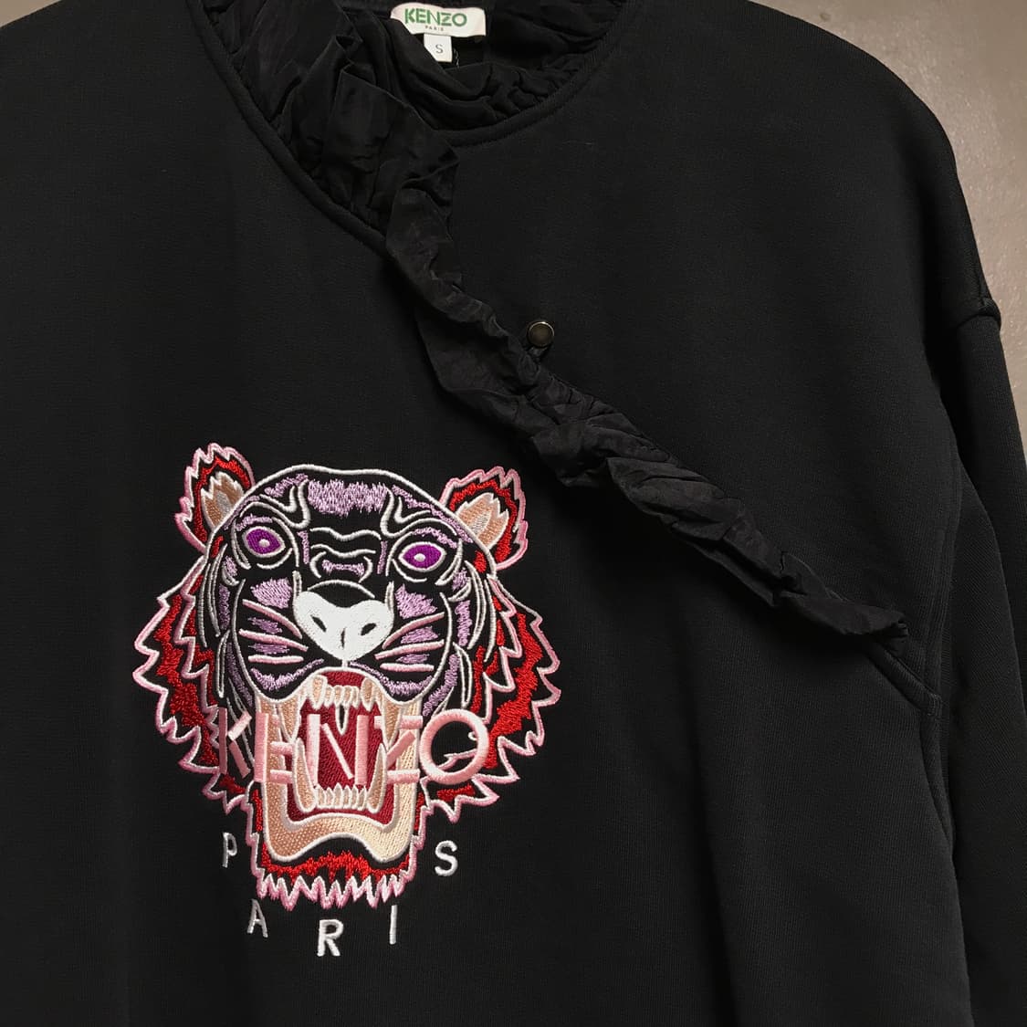 겐조 타이거 자수 맨투맨 블랙 S 상품이미지4