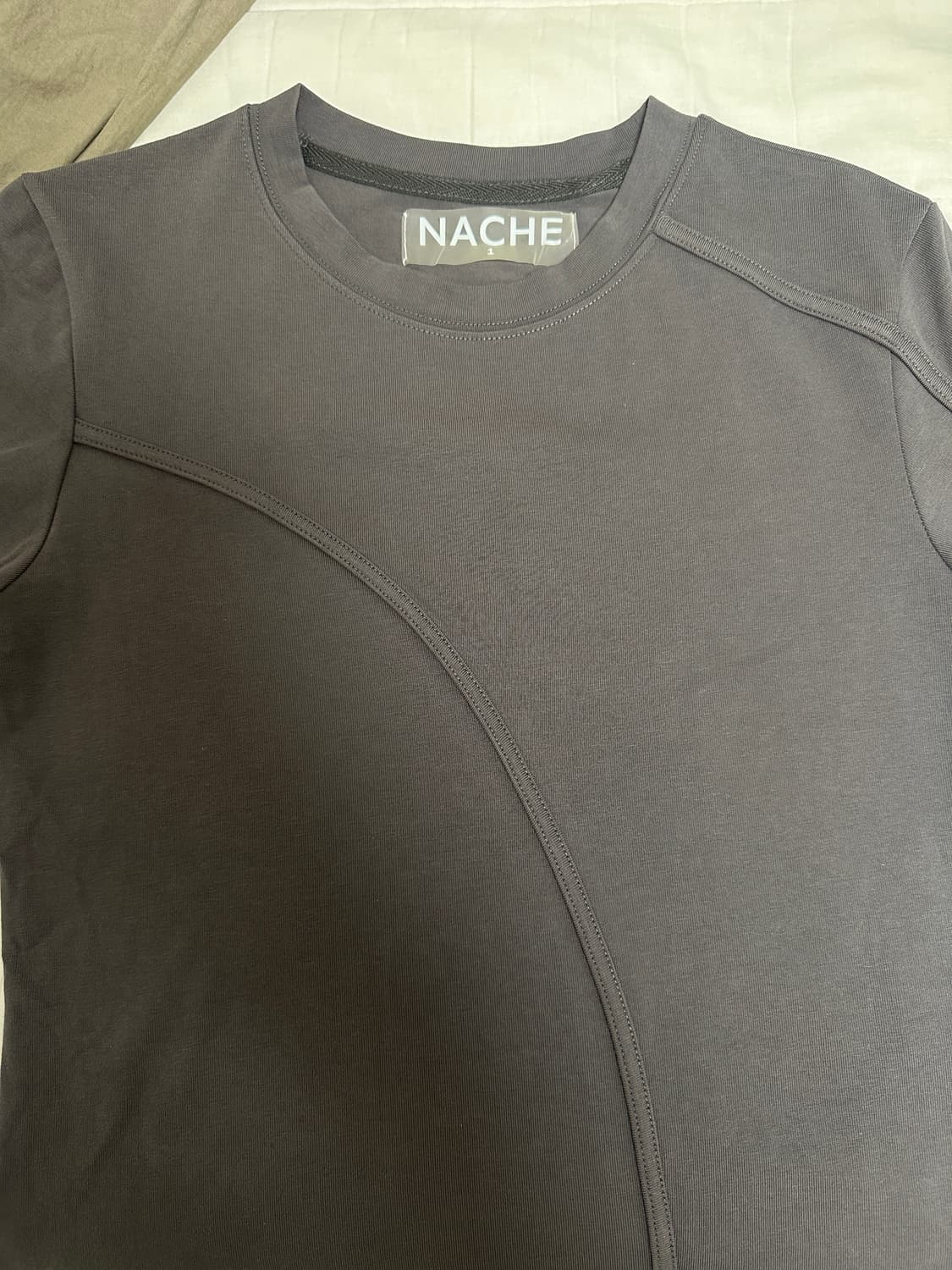 나체 ASYMMETRIC LINE T-SHIRT CHARCOAL 상품이미지3