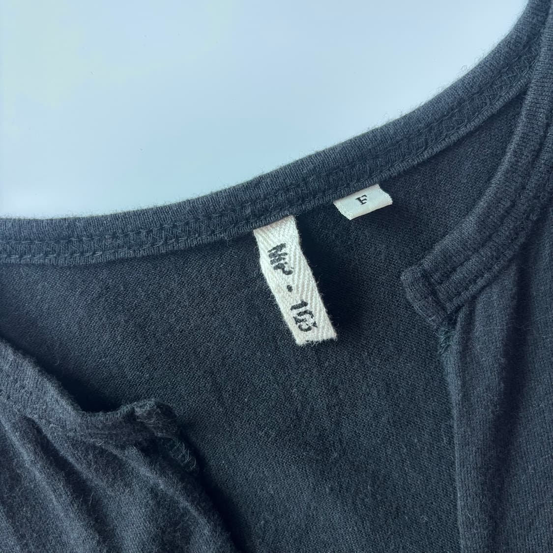 아비렉스(AVIREX) 딥 키홀 넥 스포츠 로고 티셔츠 상품이미지2