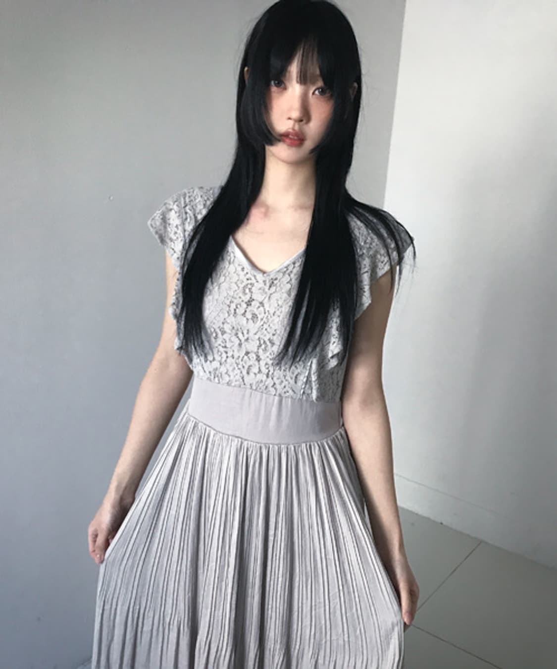 Back Ribbon Lace V Neck Dress 상품이미지1