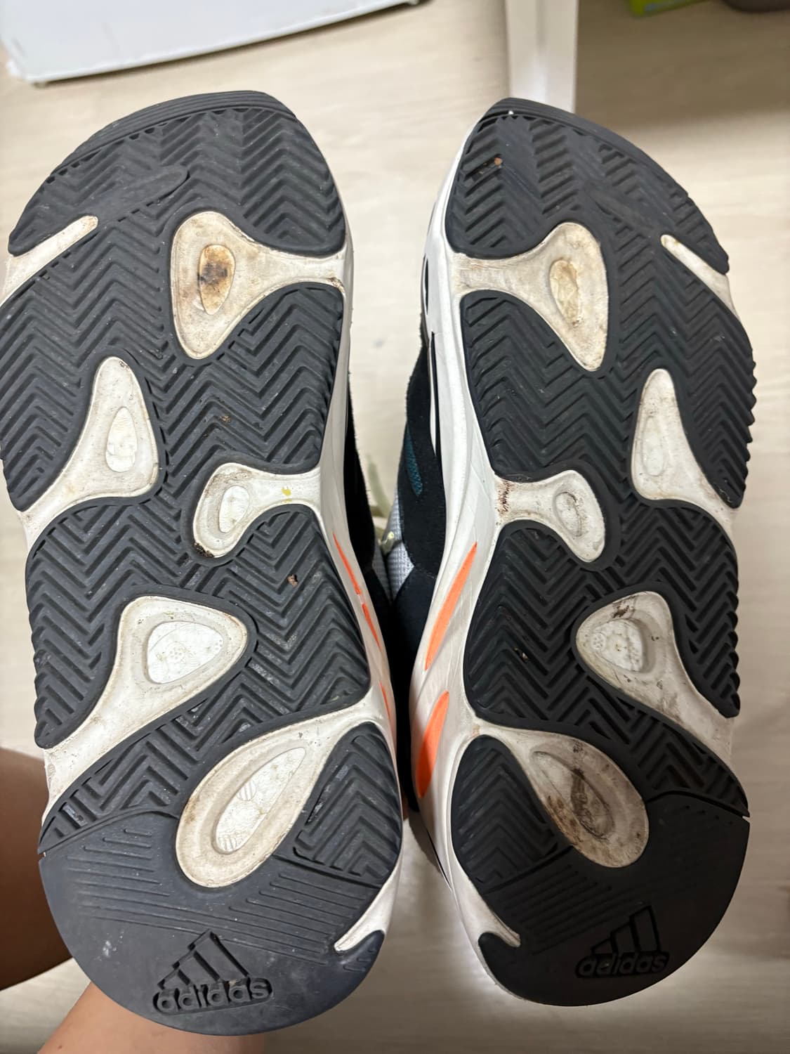 아디다스 이지부스트 700 웨이브러너  상품이미지4
