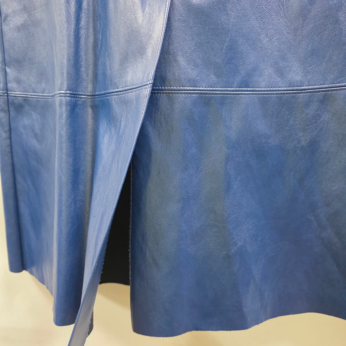 1160 보브vov 가죽느낌 미디 버튼 스커트 66 상품이미지5