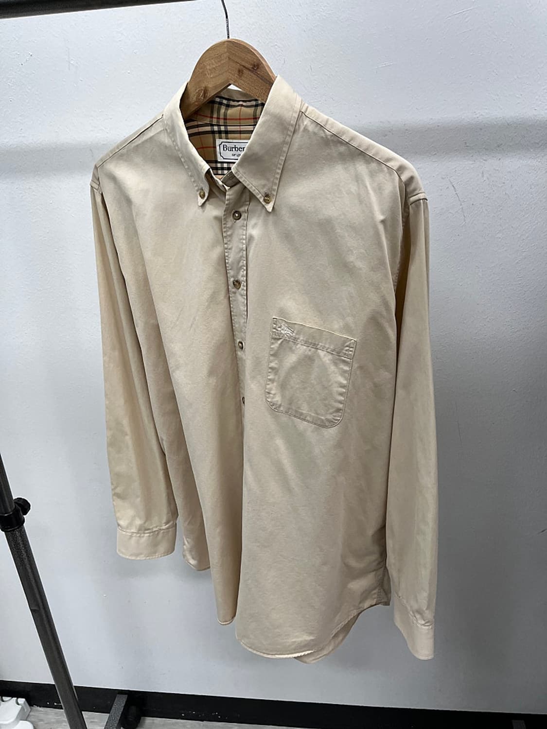 105-110) 버버리 소매체크 베이지셔츠 
 상품이미지2