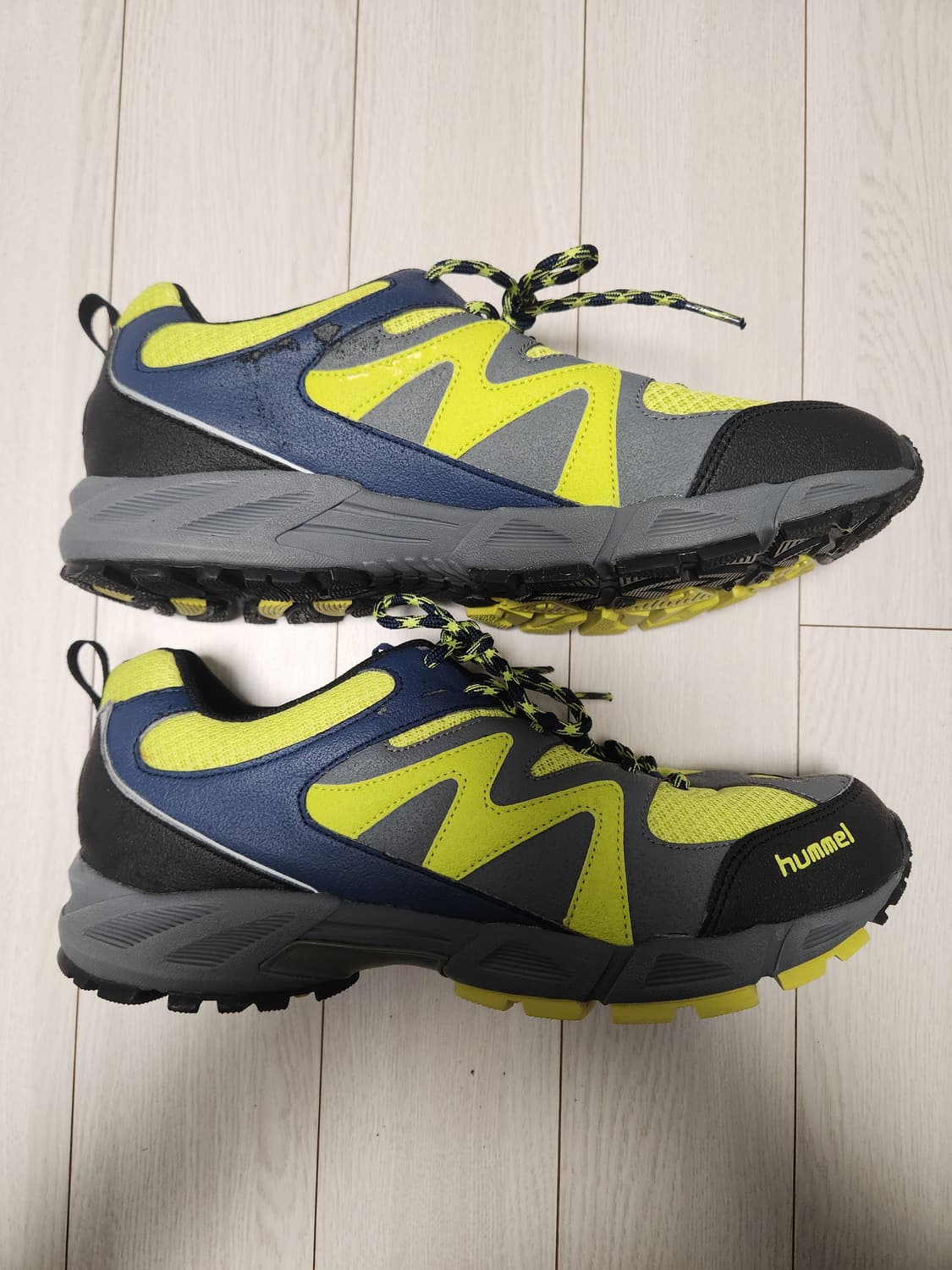 험멜 경량 등산화 트레킹화 사이즈270

사진처럼 바닥 닳음 전혀없이 전 상품이미지4