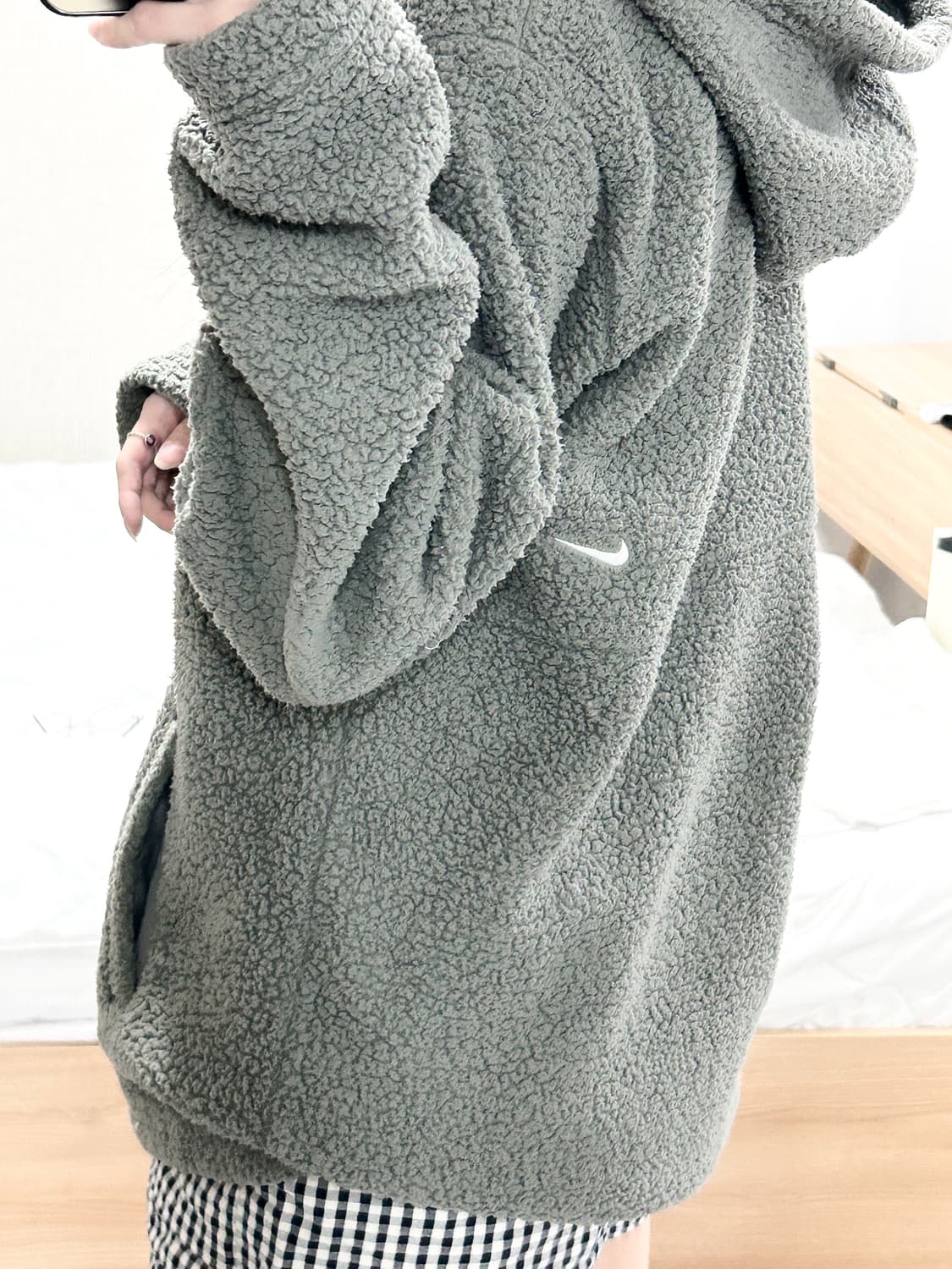 나이키 자수로고 그레이 뽀글이 후드 상품이미지3