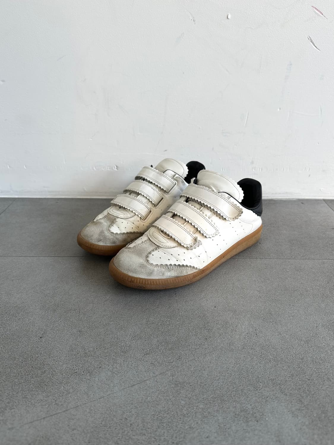 이자벨마랑 베스 화이트 벨크로 레더 스니커즈 상품이미지1