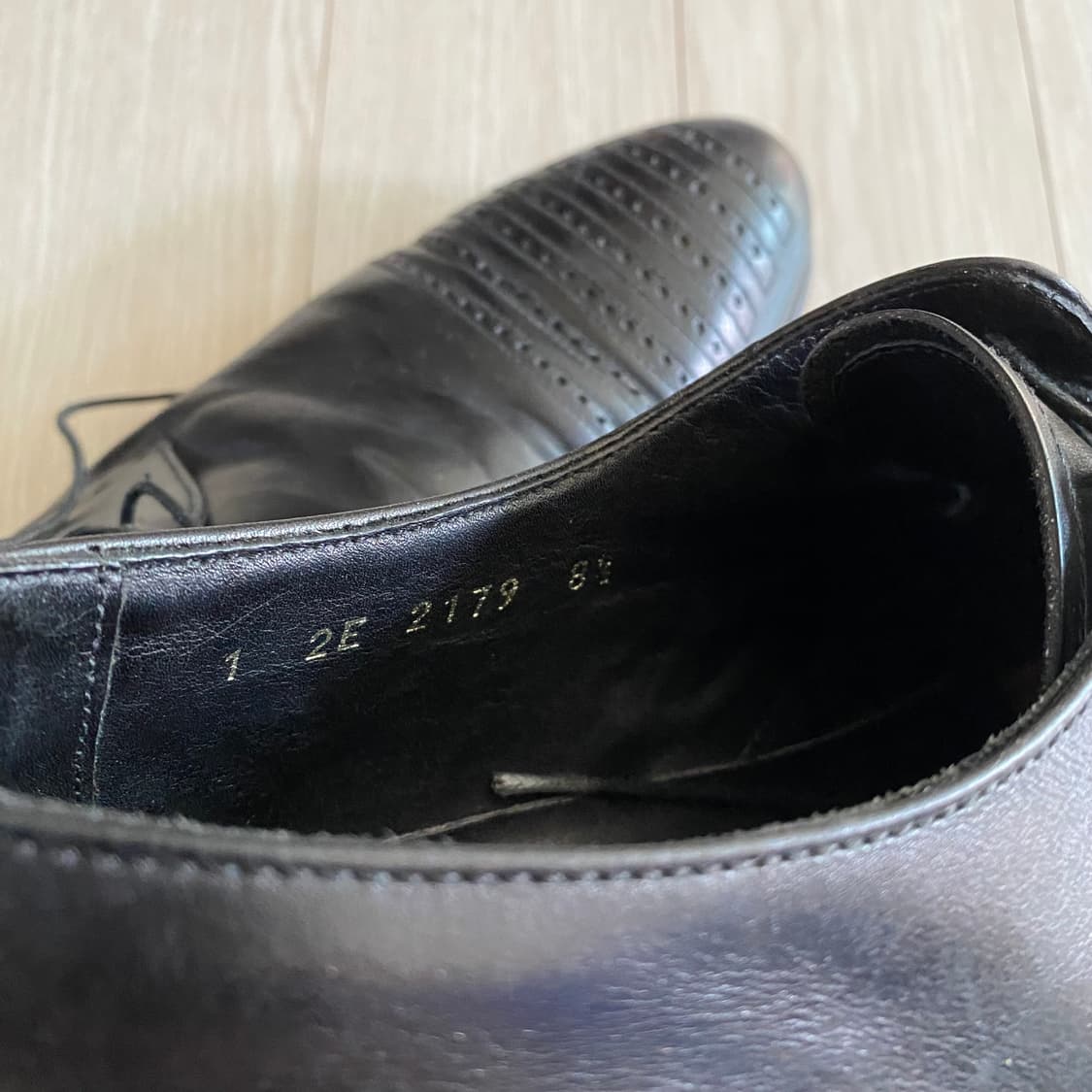 [270] 프라다 메인라인 펀칭 더비슈즈 블랙 상품이미지5