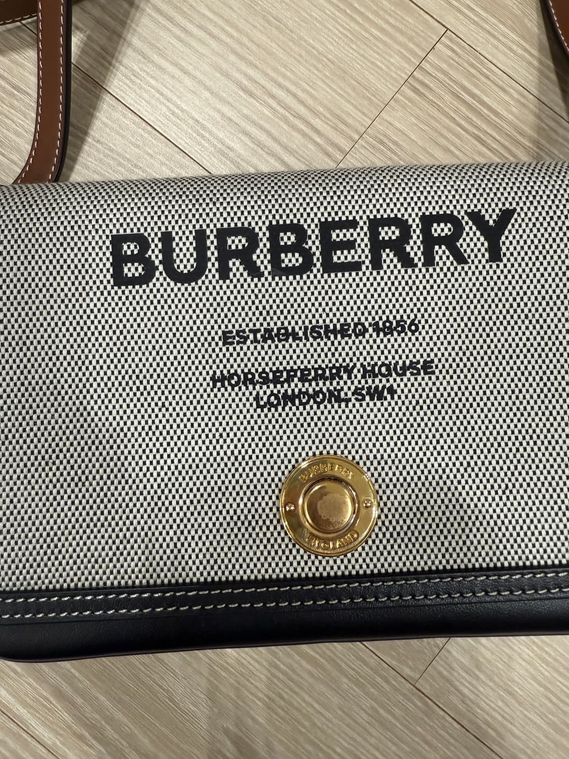 버버리 호스페리 프린트 컨버스 레더미니 노트백 상품이미지5