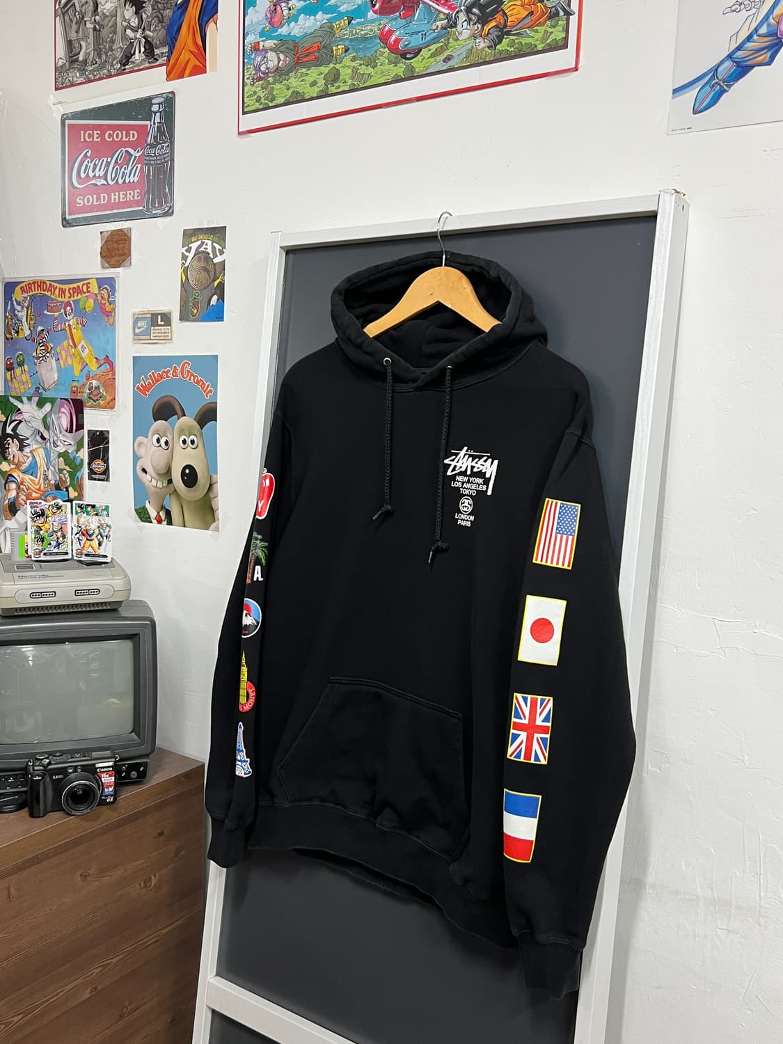 Stussy 스투시 월드 투어 사이드 플래그 로고 풀오버 후드티 상품이미지1