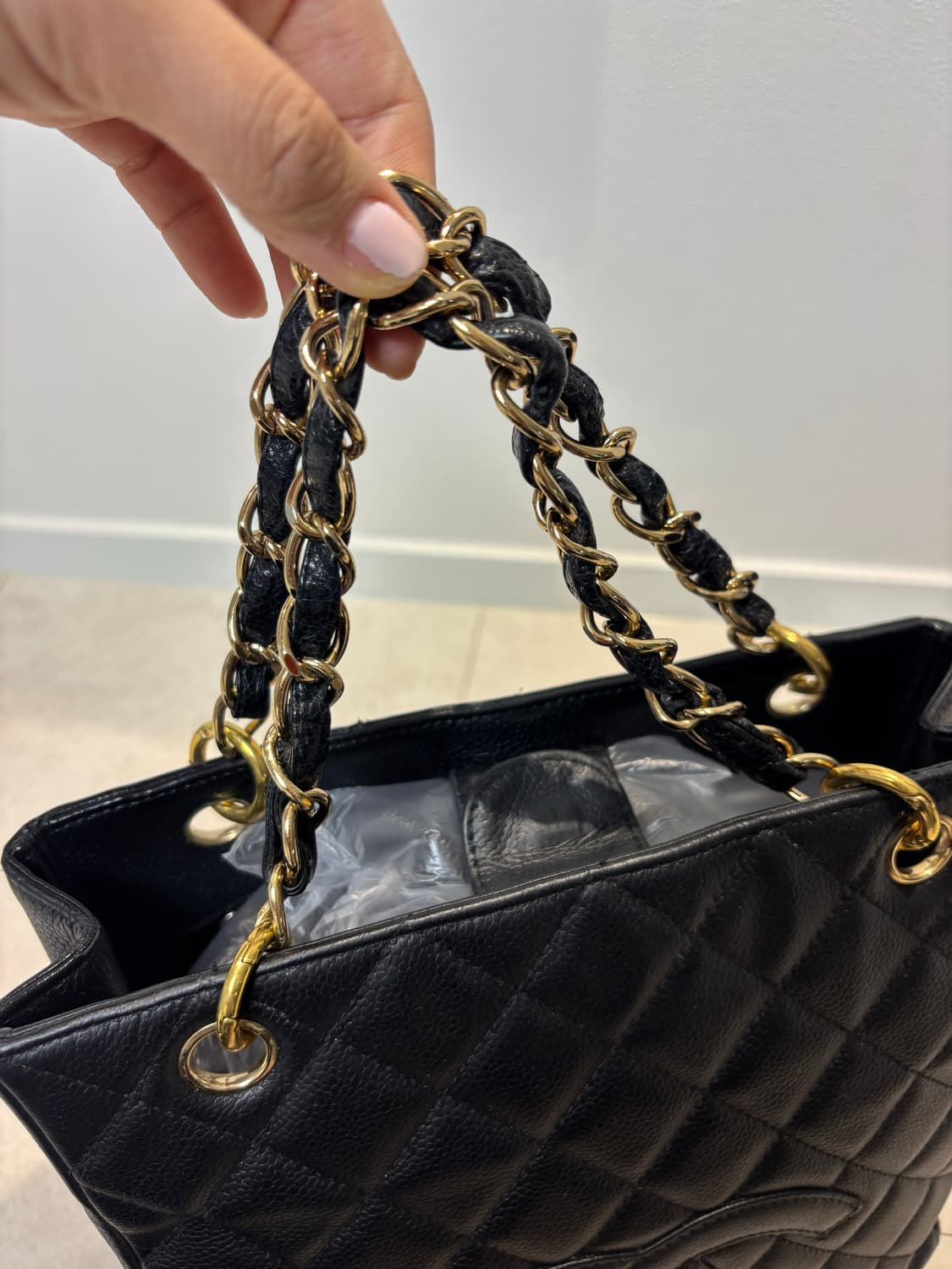 샤넬 캐비어 퀼팅 블랙 토트백 상품이미지3