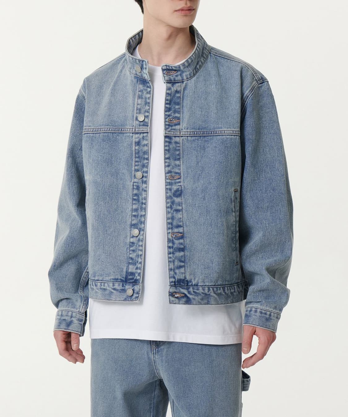 무탠다드 릴렉스드 스탠드 칼라 데님 트러커 재킷 판매합니다! 상품이미지1