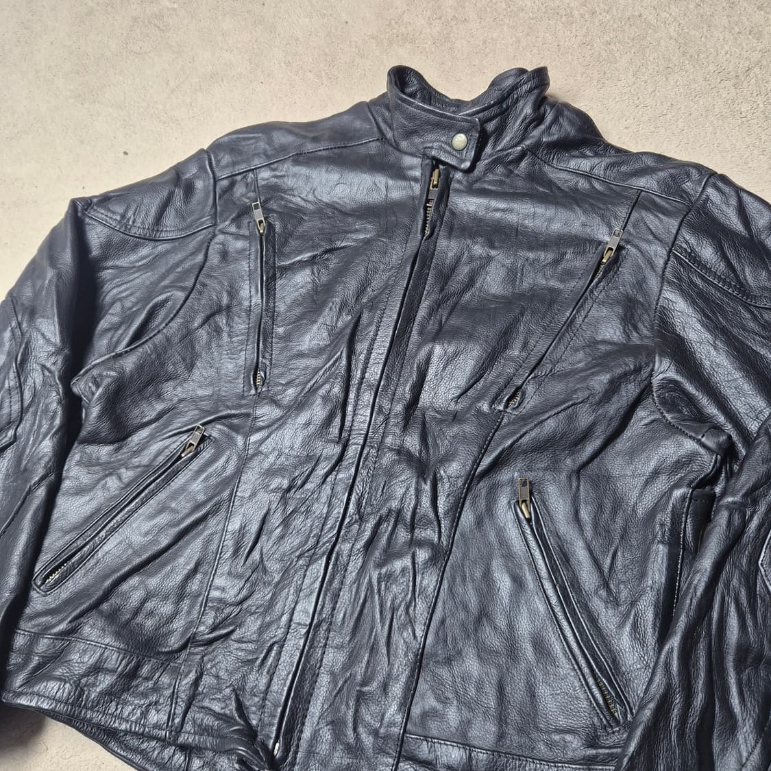 라이더 자켓 소가죽


  상품이미지2