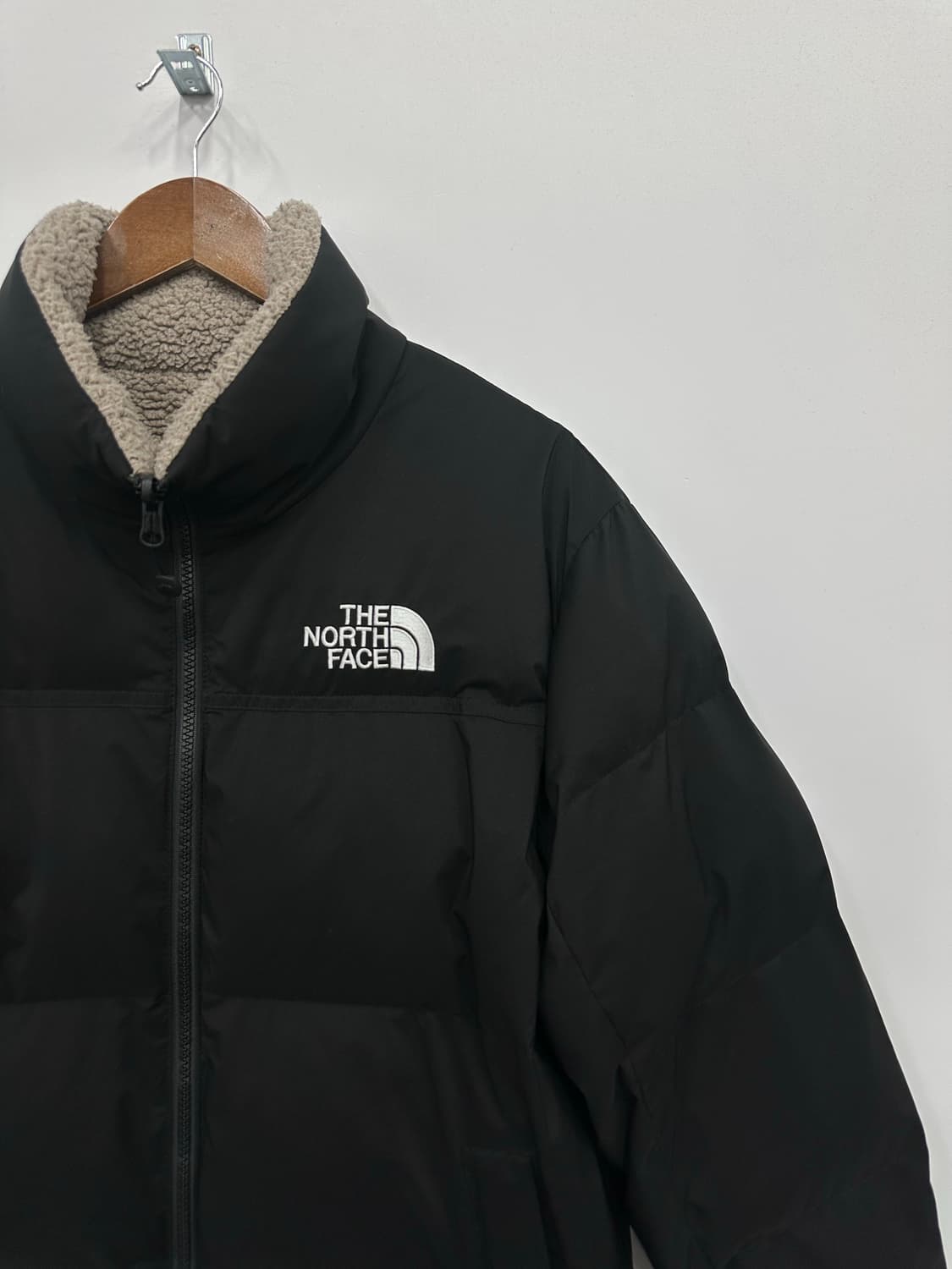 노스페이스 블랙 리버시블 패딩  상품이미지2