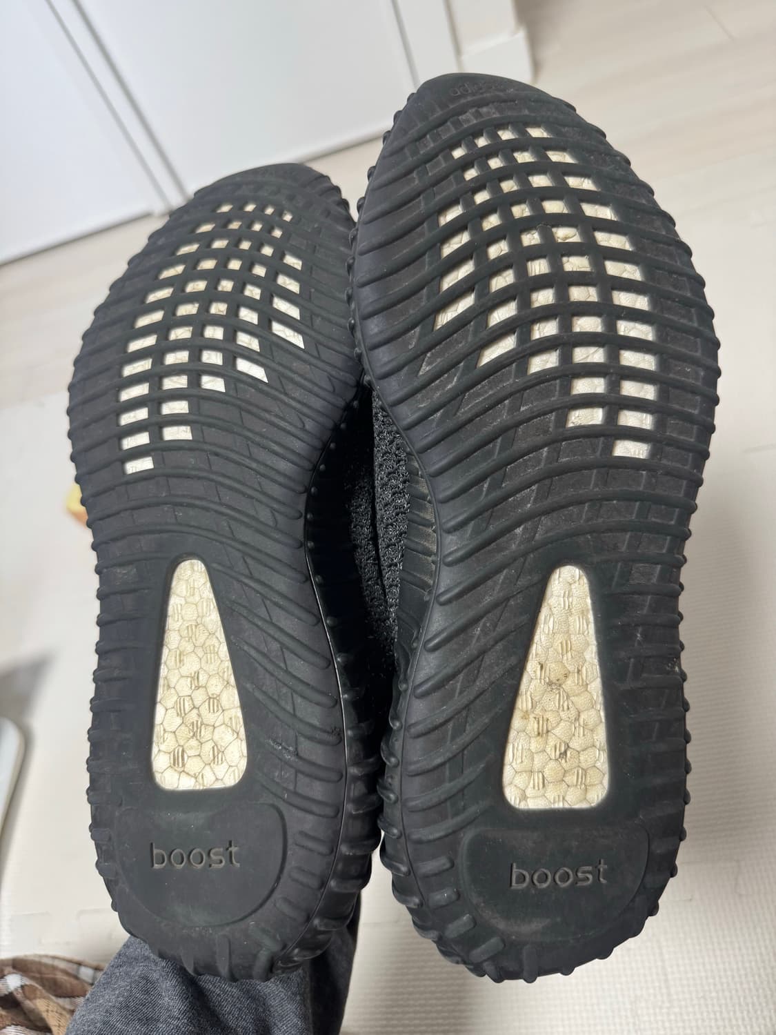 이지부스트 350 v2 상품이미지3