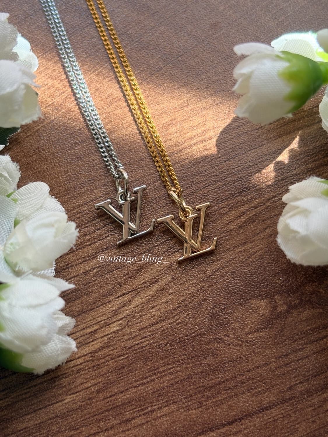 루이비통 쁘띠 심플 로고 목걸이 상품이미지2