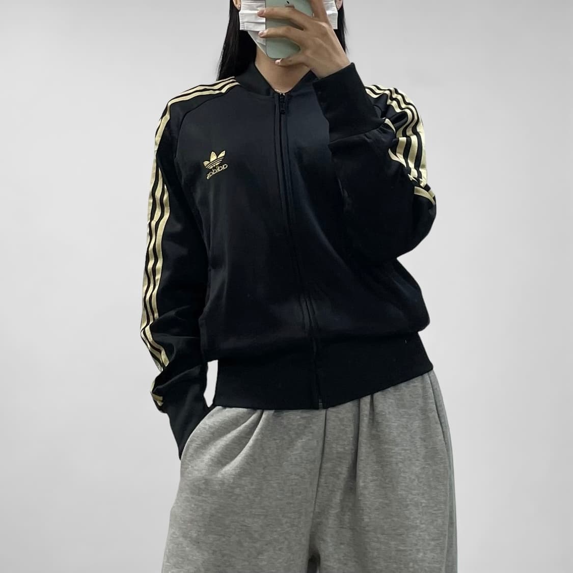 아디다스 우먼스 슈퍼스타 트랙탑 져지 블랙 골드 상품이미지1