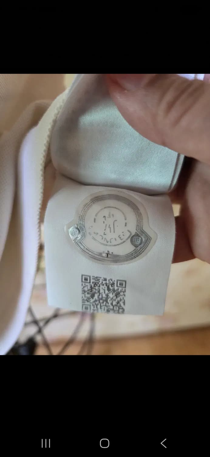 몽클레르 키즈 카라 반팔티 / 여성 55 착용 상품이미지5