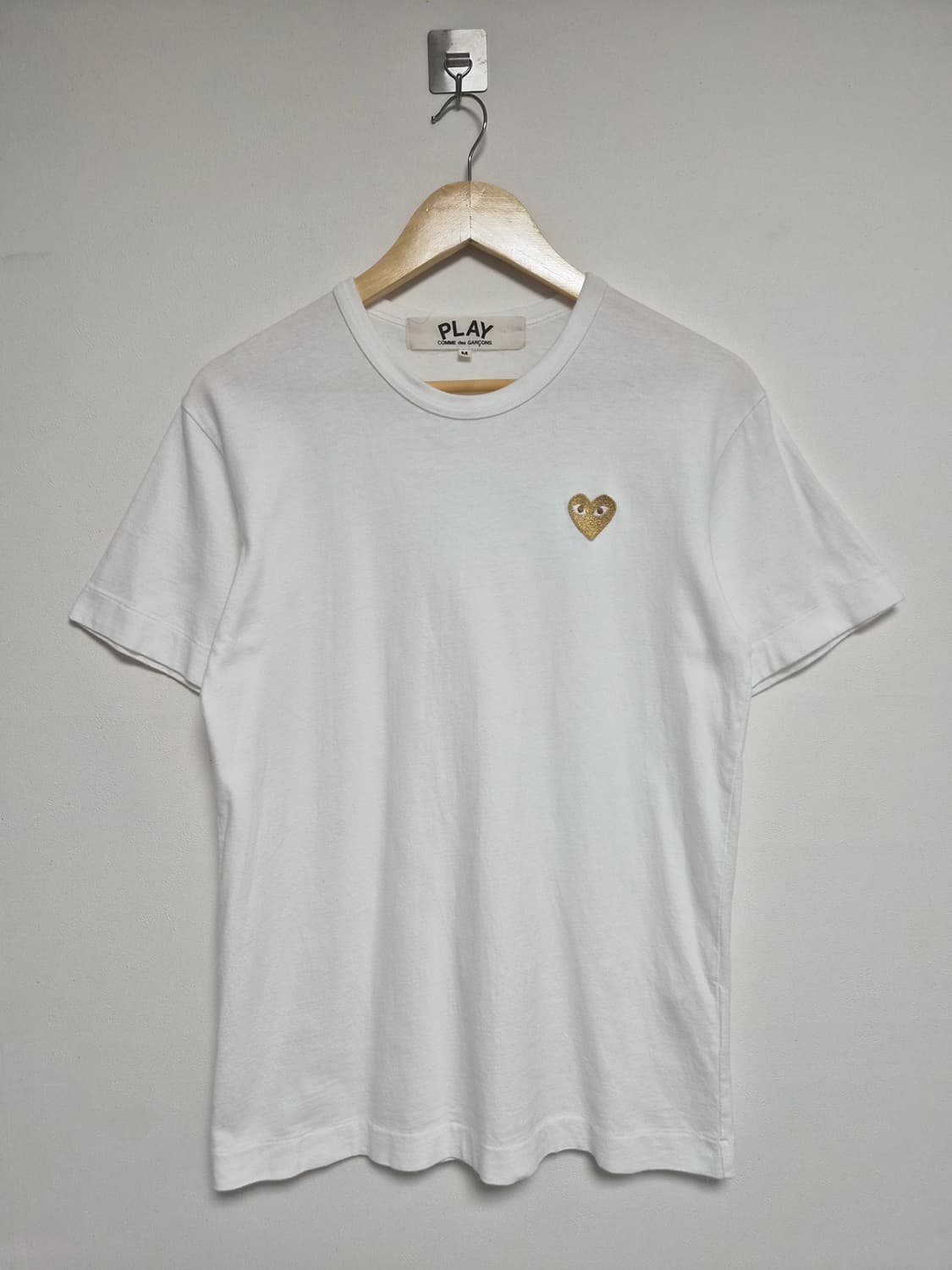 꼼데가르송 골드하트 반팔티셔츠 M  - T134 상품이미지1