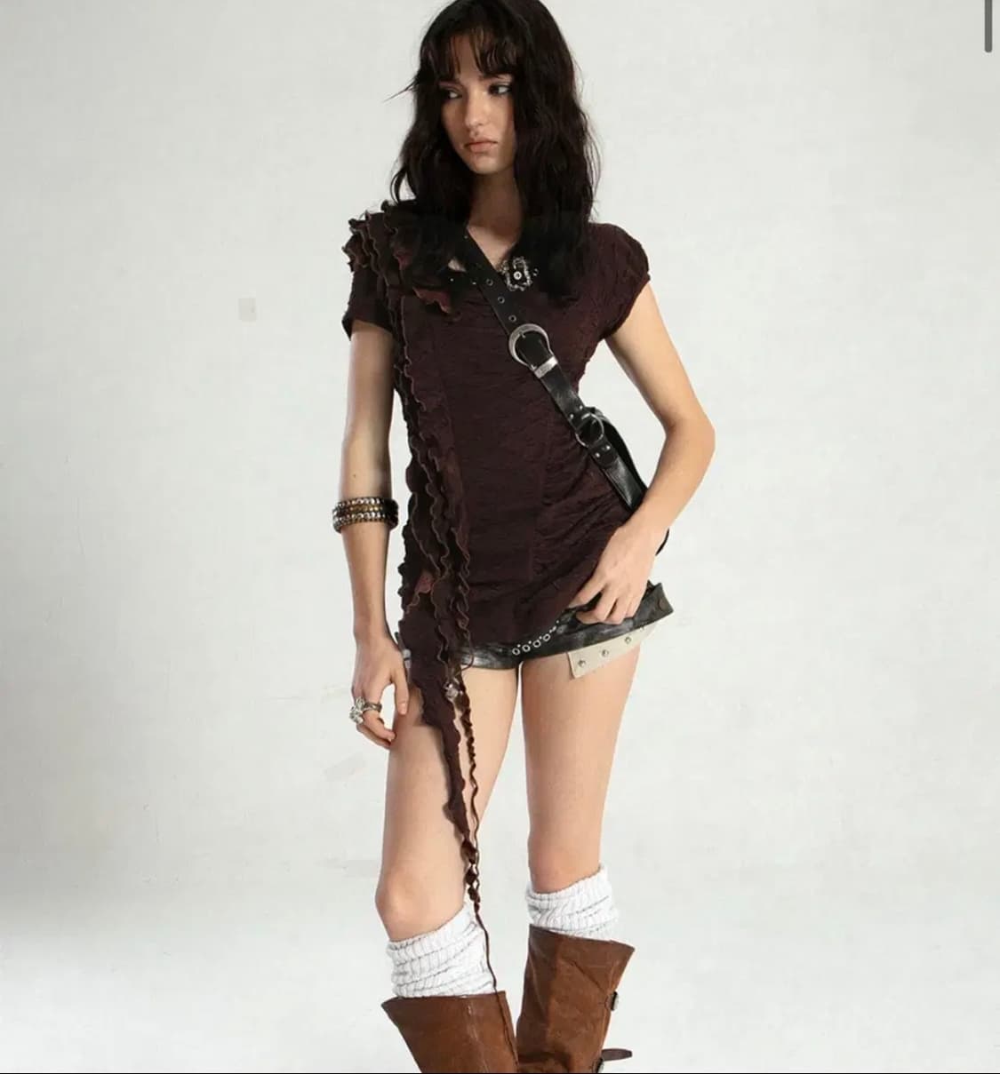 더블펀치 러플 메탈 버클 슬리밍 숏츠 슬리브 티셔츠 테스트메커니즘 상품이미지1