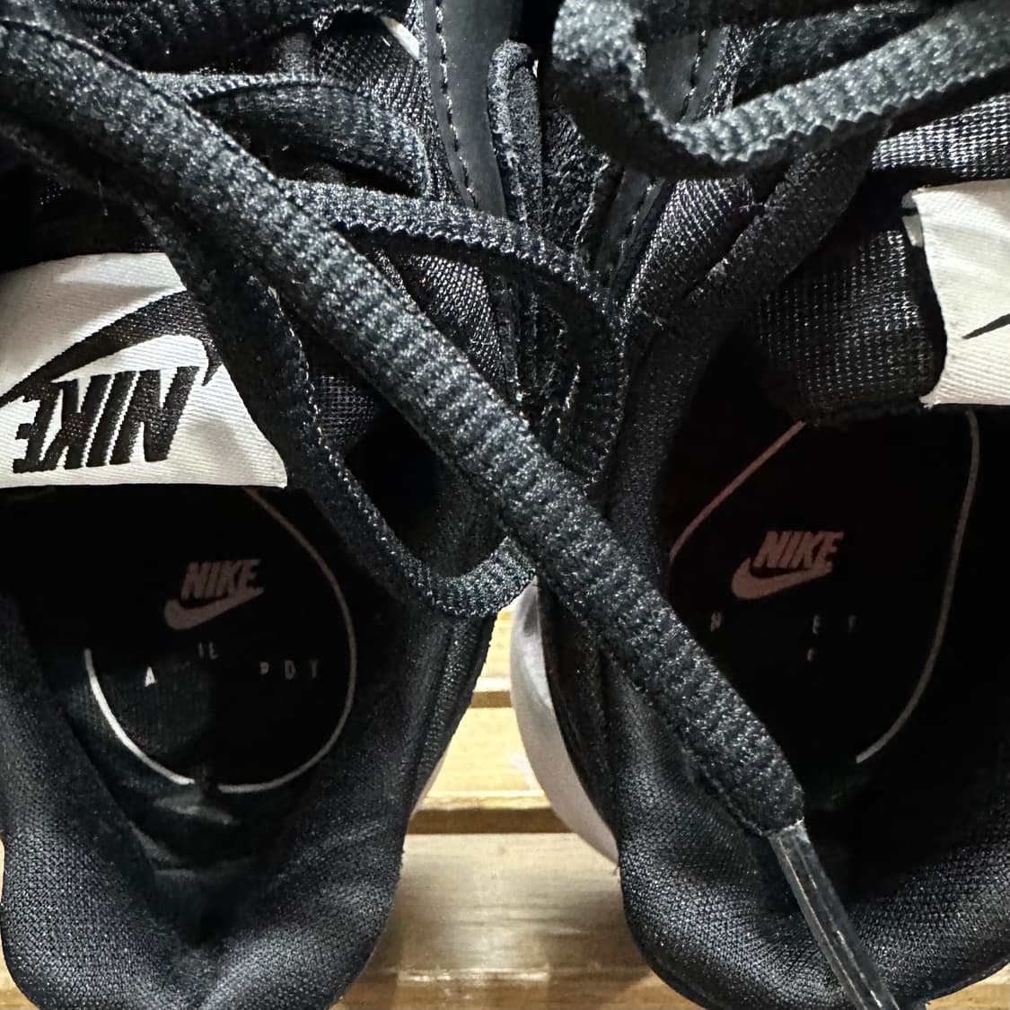 245) 나이키 운동화 여성 여자 신발 라이즈 365 블랙 화이트 상품이미지8