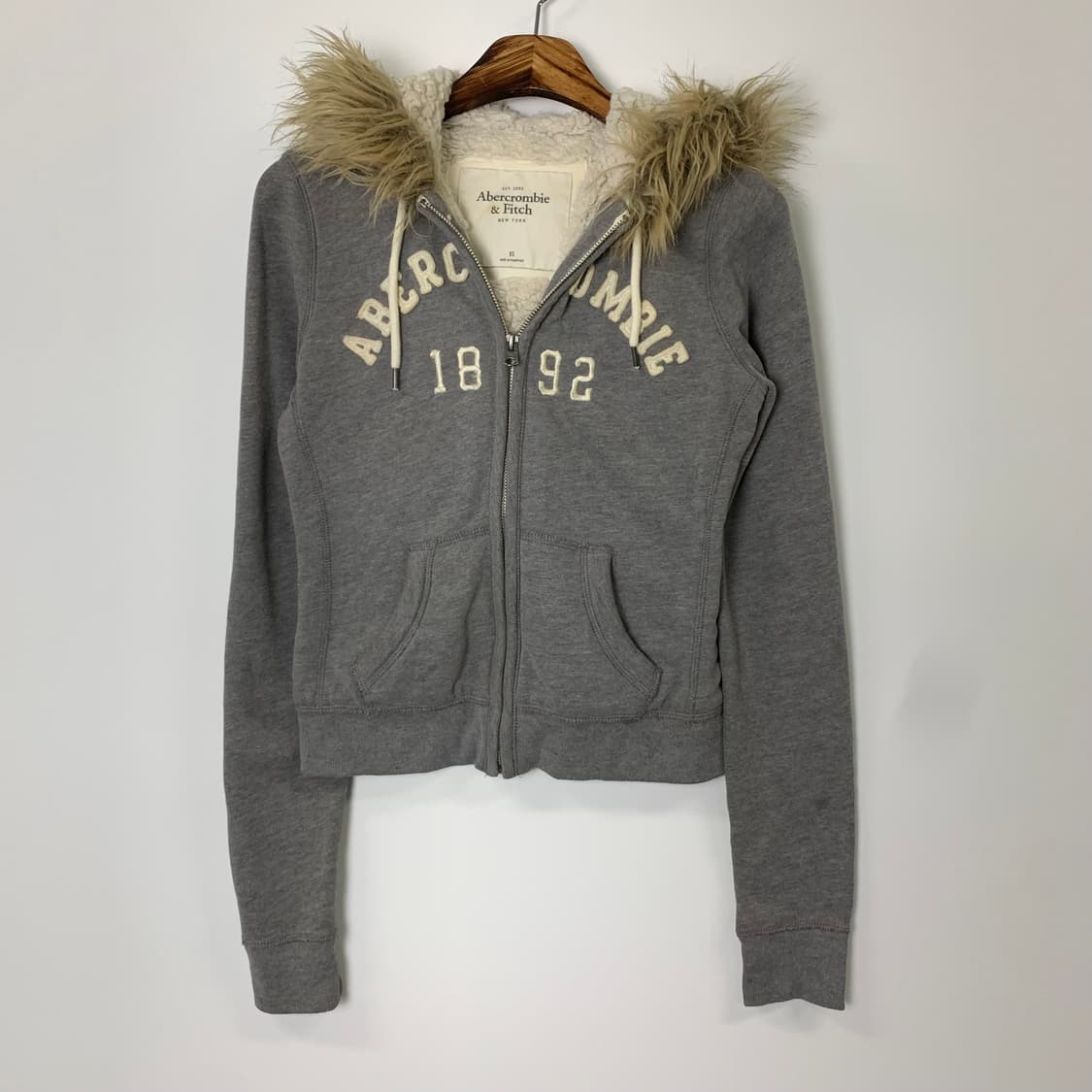 아베크롬비 y2k 와투케 그레이 울프죠 후드집업 상품이미지3