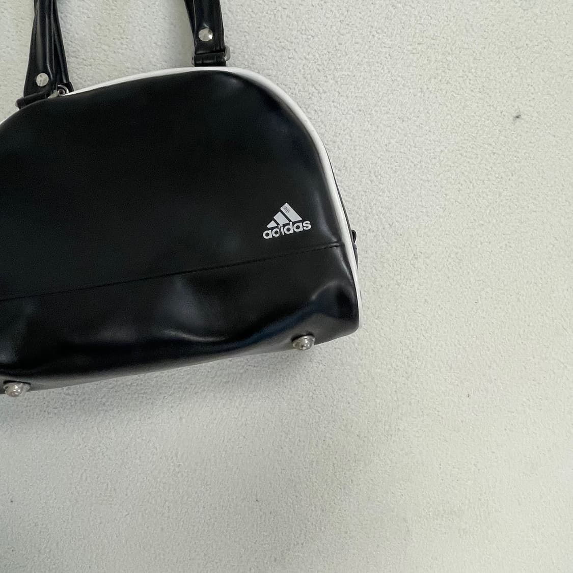 Adidas black enamel shoulder bag 상품이미지9