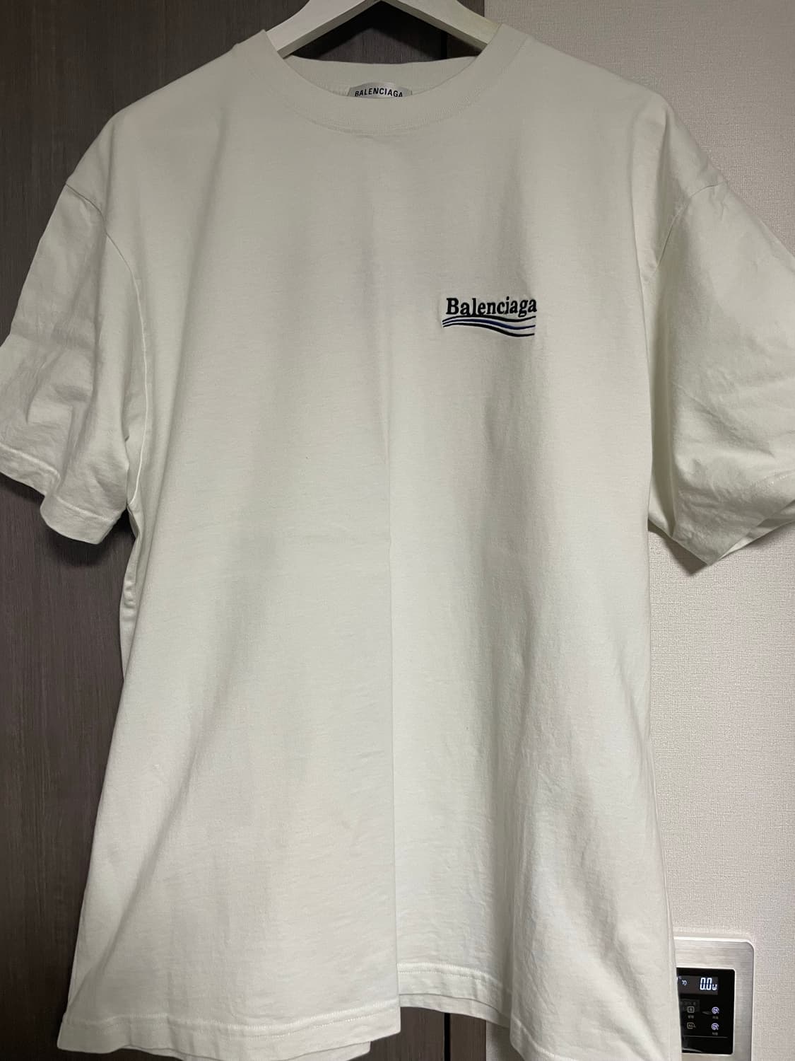 발렌시아가 남성 자수 웨이브 로고 그레이 반팔티 상품이미지1