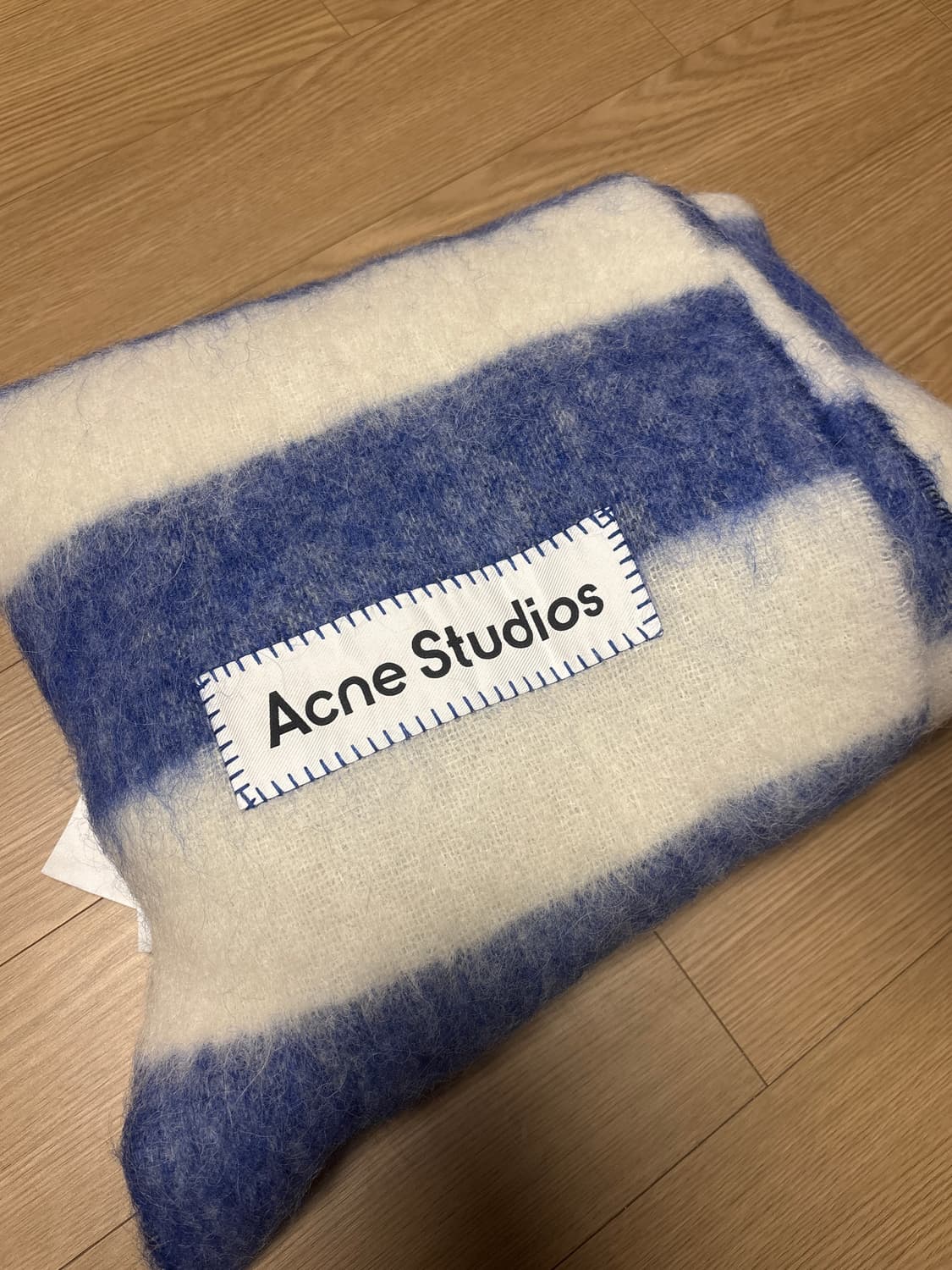 아크네스튜디오 머플러 상품이미지1