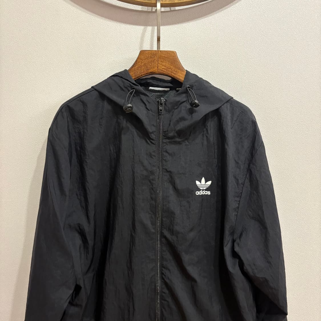 아디다스 에센셜 윈드브레이커 블랙 L 상품이미지2