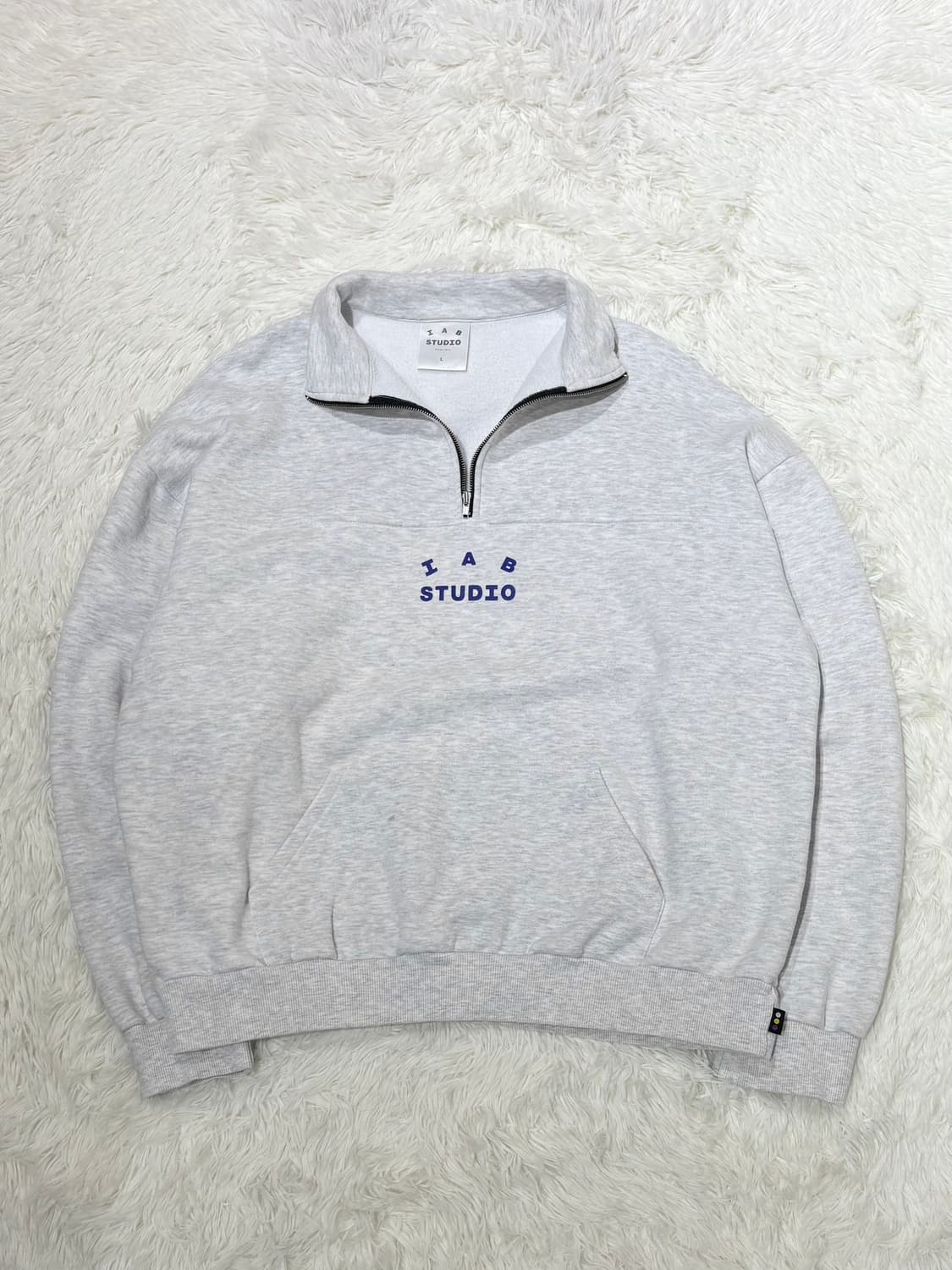 아이앱스튜디오 빅로고 코튼 반집업 상품이미지4