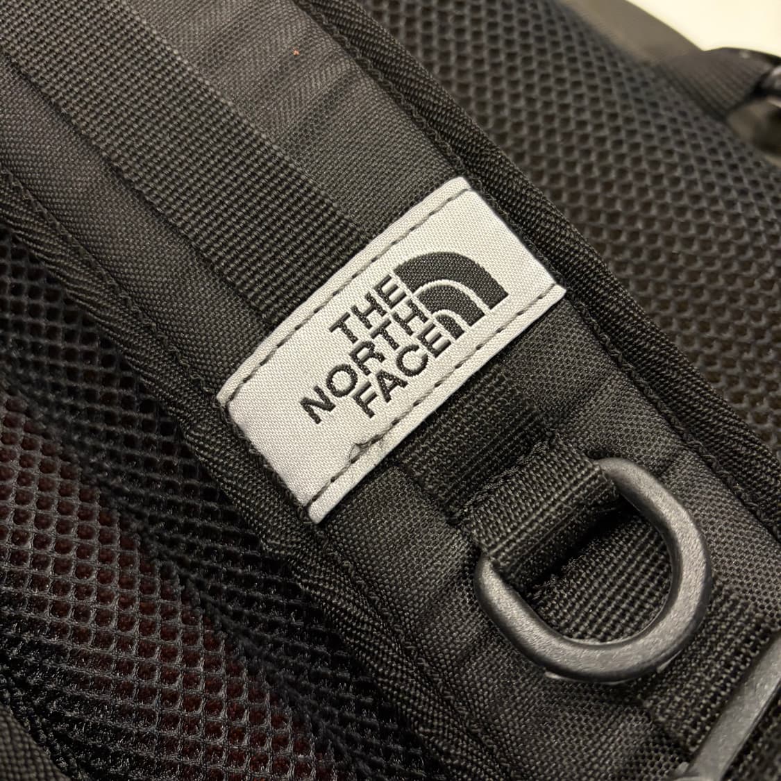 노스페이스 Surge 백팩 블랙/카키 상품이미지5