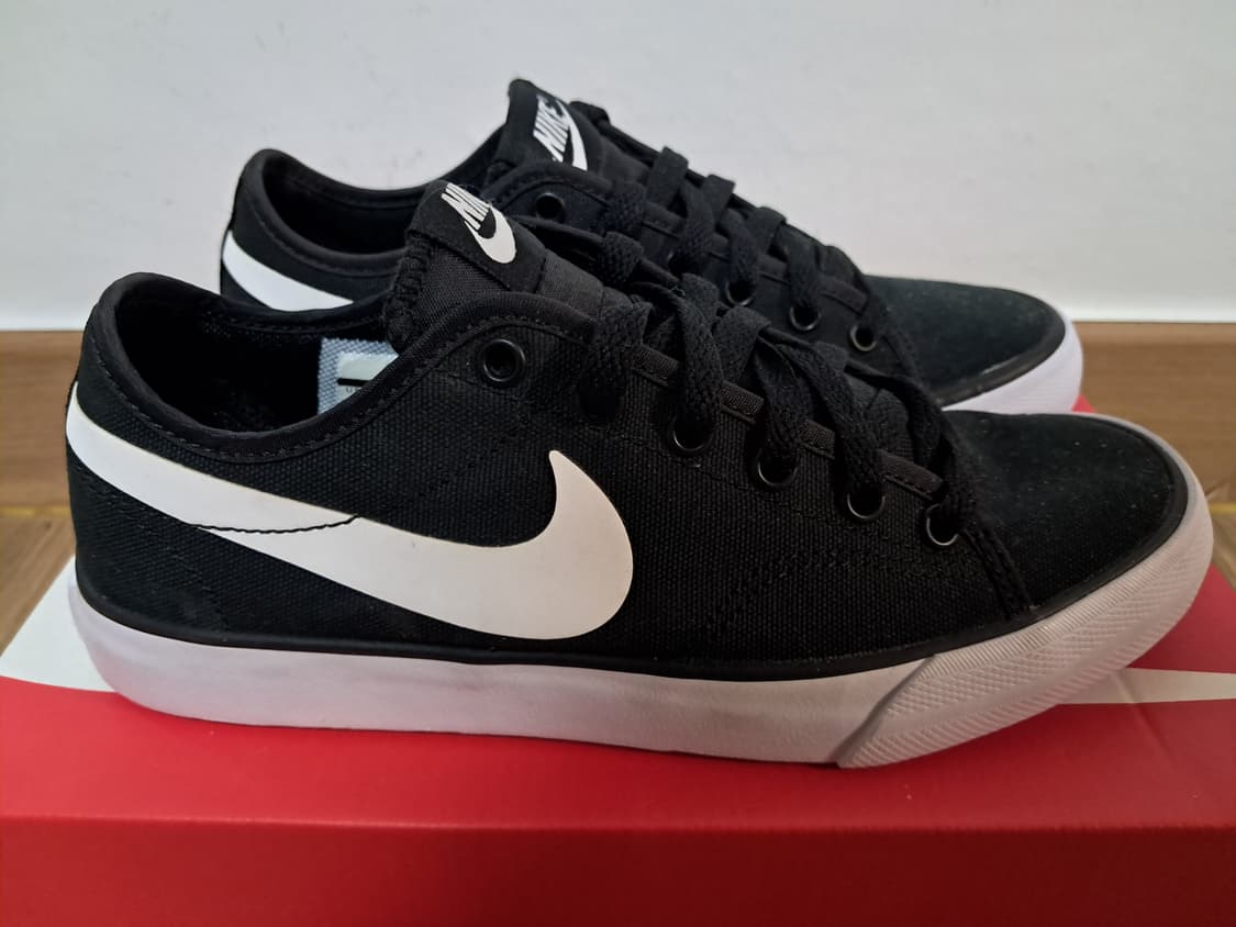 나이키 스니커즈 220 상품이미지1