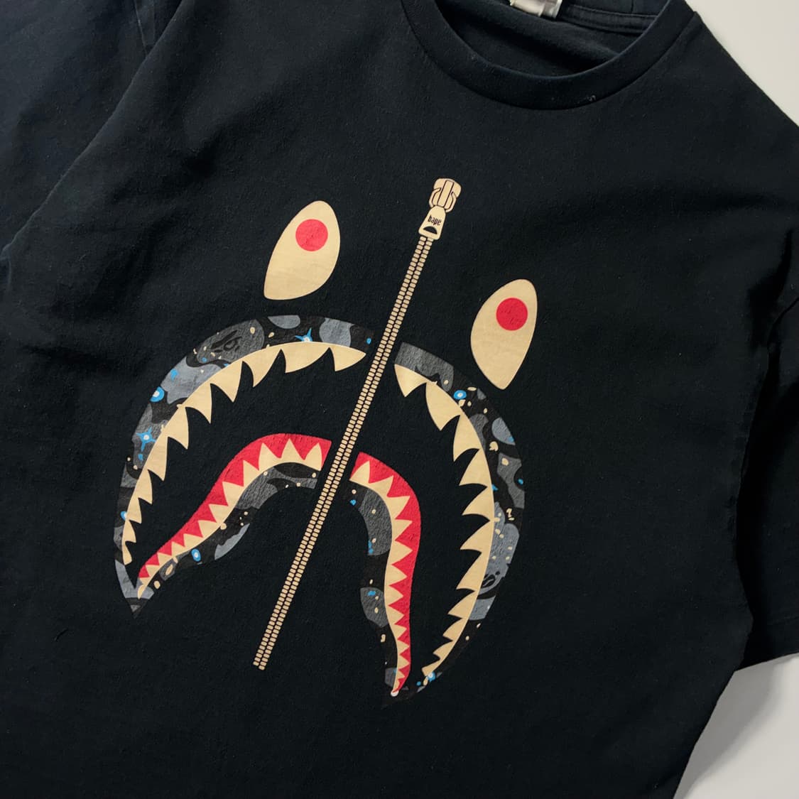 Bape  베이프 카모 샤크 블랙 반팔 티셔츠  상품이미지3