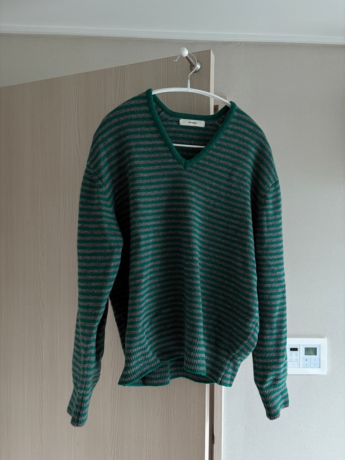 문달 (MOONDAL) 스트라이프 리스카 니트 판매합니다 상품이미지2