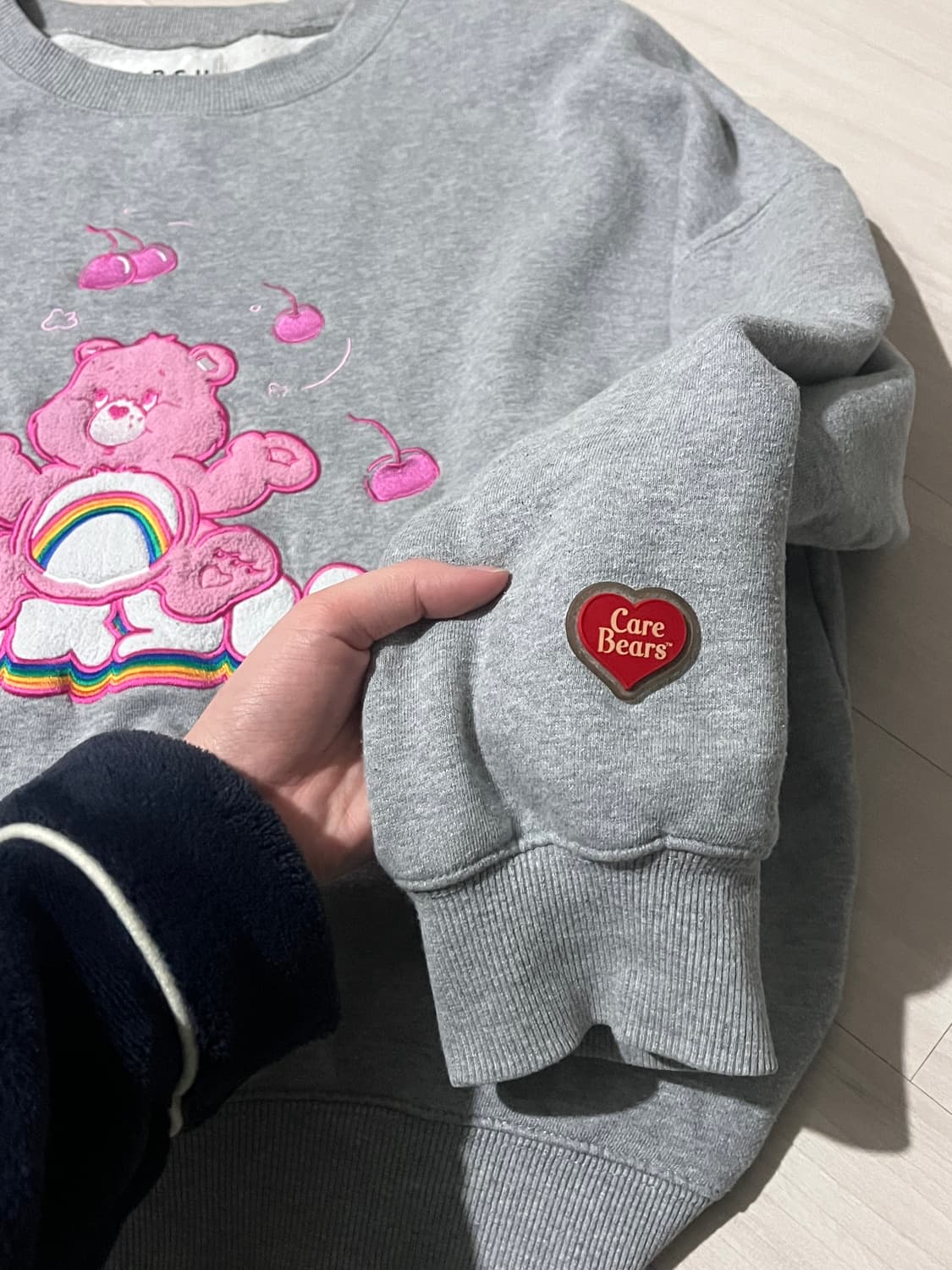 [Free]키르시X케어베어 맨투맨/그레이/기모 상품이미지1