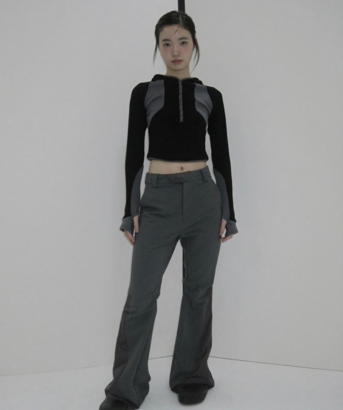 (뉴진스착용)스마트어반유즈풀 후드탑 블랙 상품이미지3