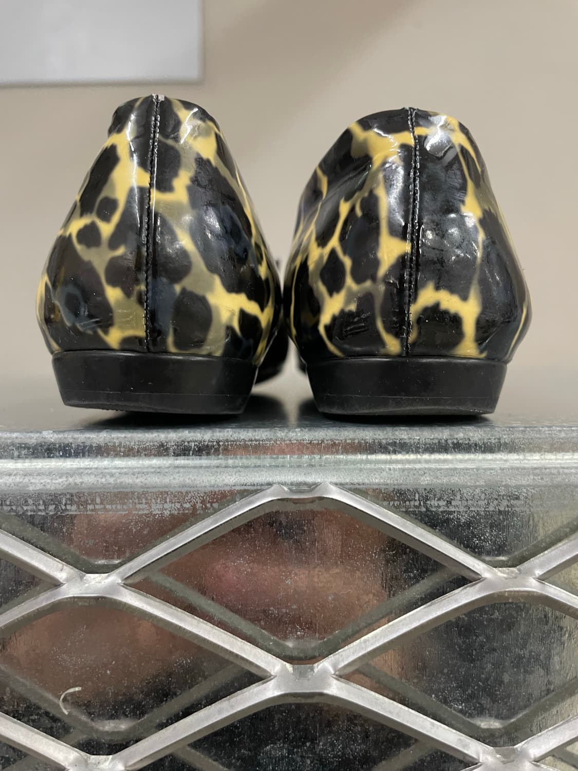 페레가모 레오파드 플랫 슈즈 6 상품이미지8